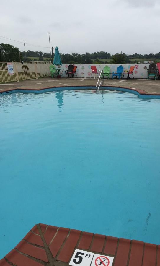 Americas Best Value Inn & Suites וויליאמסטאון מראה חיצוני תמונה